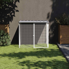 Gallinero con techo galvanizado